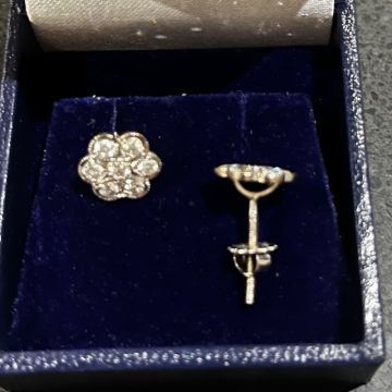 18 carat white gold diamond daisy cluster earrings